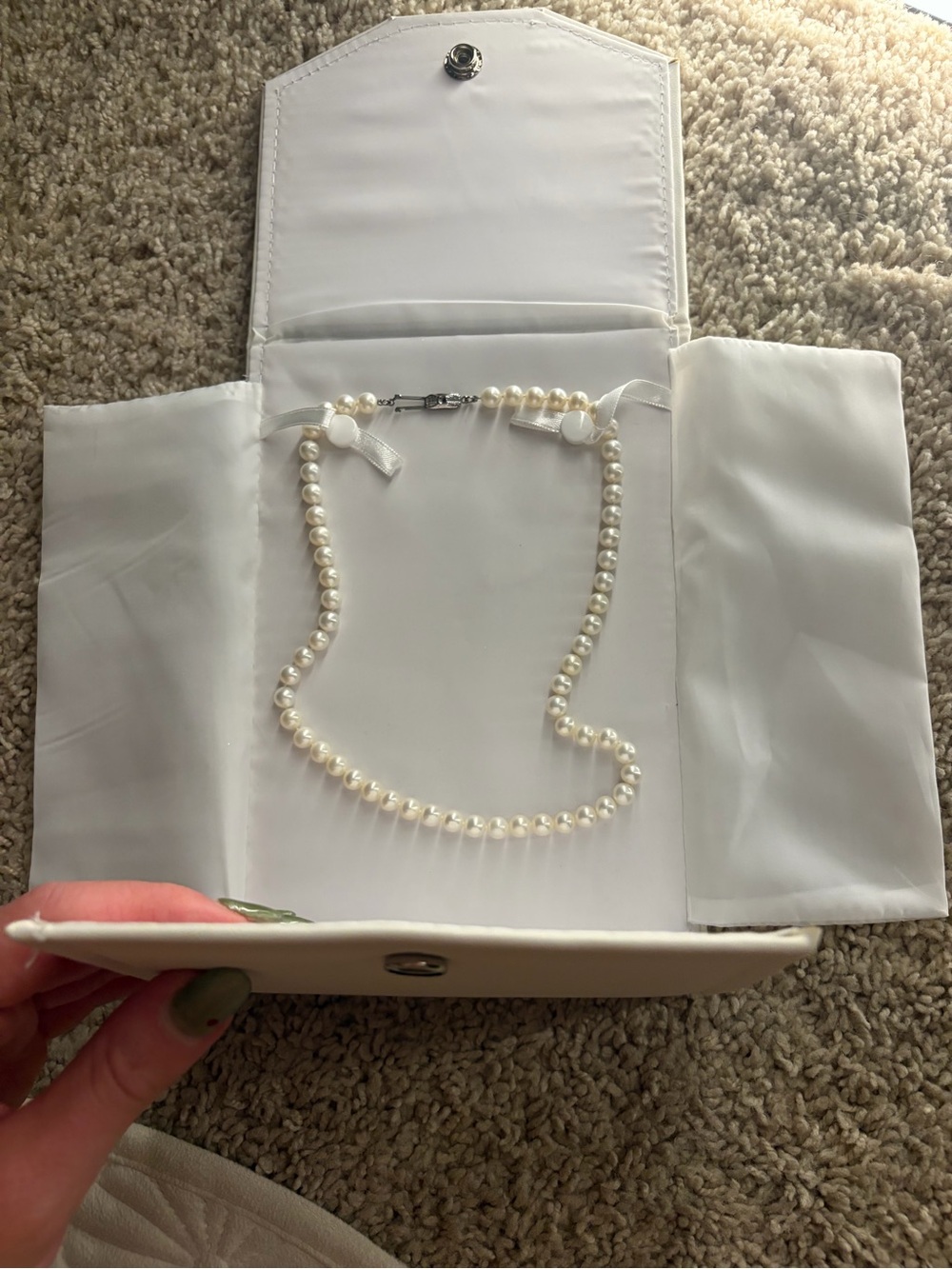 Classic White Pearl Necklace - Unbranded